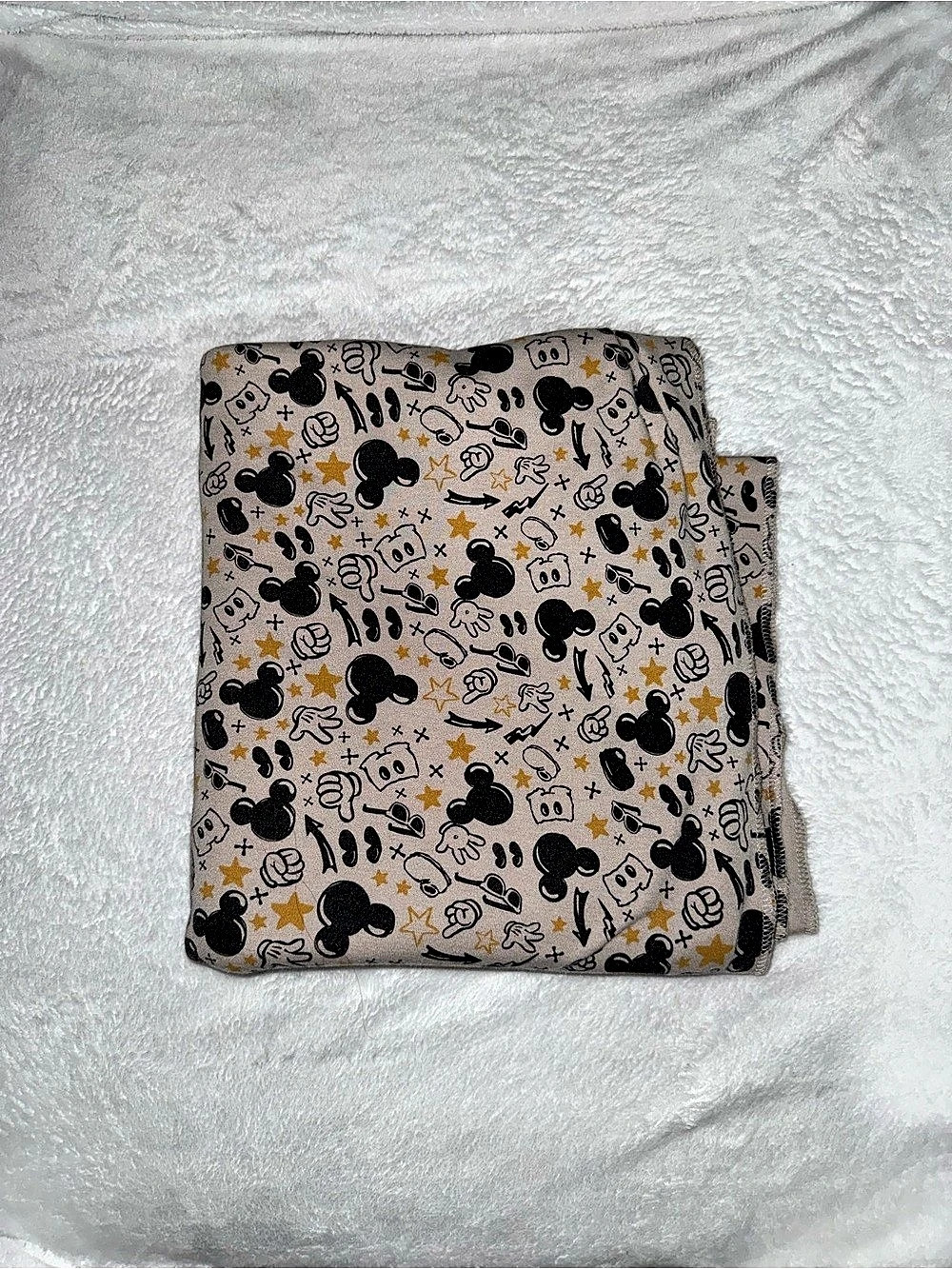 Moby Easy-Wrap Carrier - Disney Mickey Mouse & Friends Tan & Black